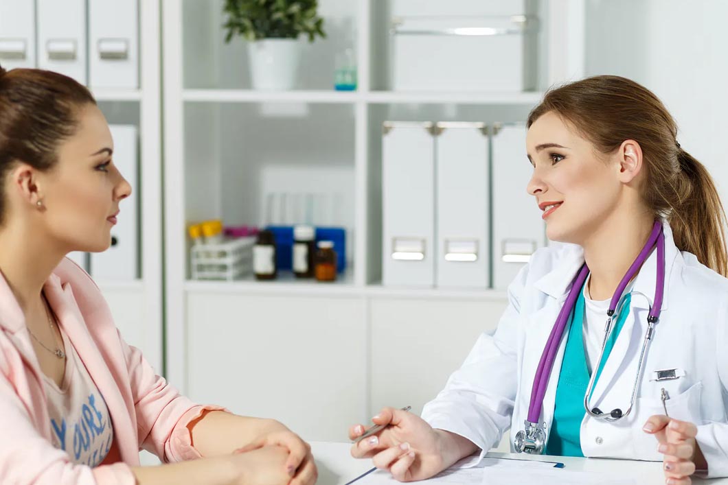 A women patient come to the doctor for consultation and and they are talking about the problem with each other